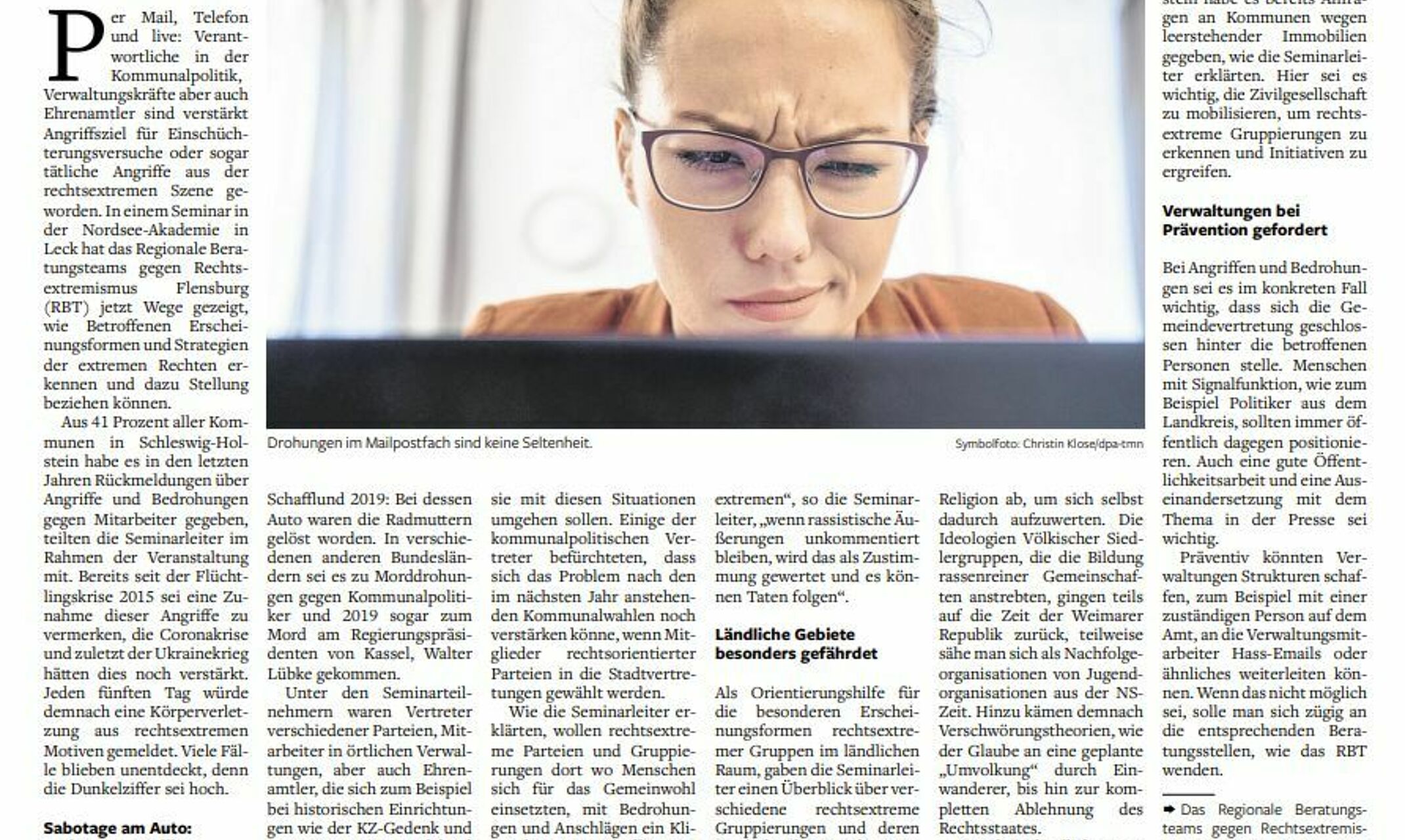 Zeitungsartikel zu Hass-Mails und Morddrohungen.